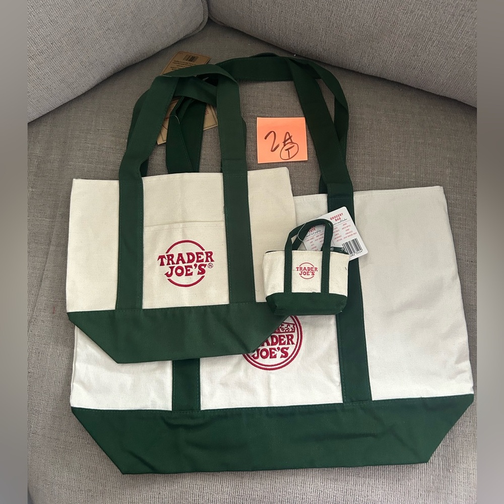 Trader Joe's Green and White Tote Bag Set (A1)